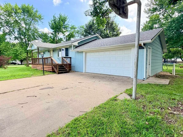 302 1st St, Americus, KS 66835
