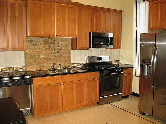 3rd image of 2200 W Monroe St #2