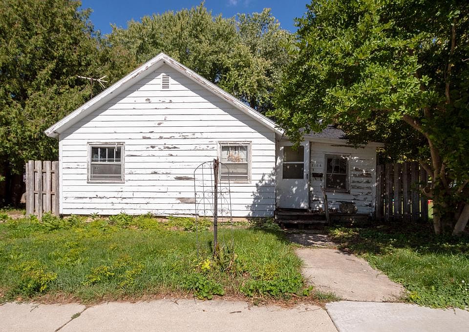 1st image of 2104 Calumet DRIVE