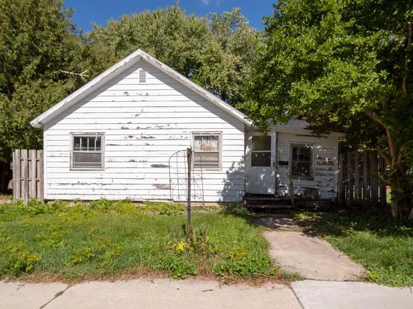 2104 Calumet DRIVE, New Holstein, WI 53061