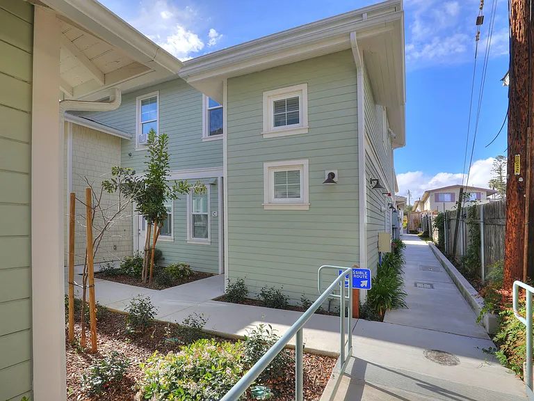 318 W Micheltorena St #C — Photo 12