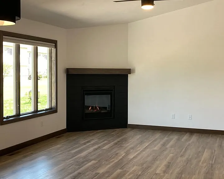 2392 Jacobsen Rd — Photo 2