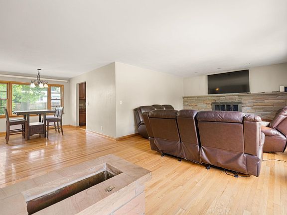 5th image of 1120 Woodridge Dr