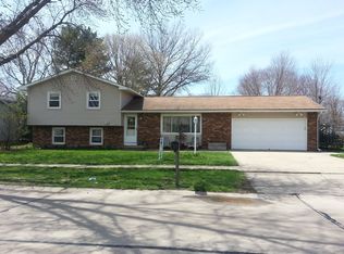 2303 Winchester Dr, Champaign, IL