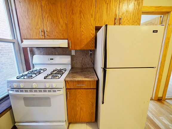 4th image of 31-18 41st St #2R
