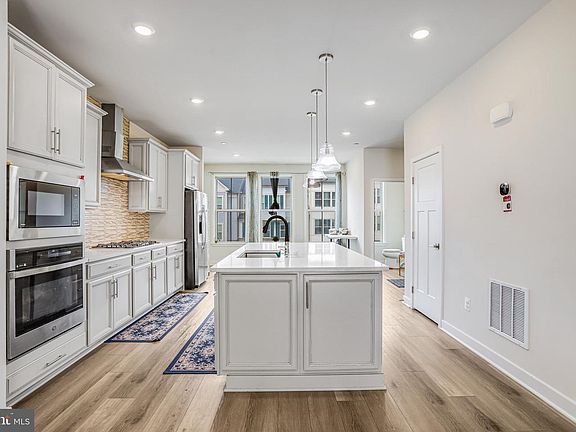 4th image of 10107 Bluegill St