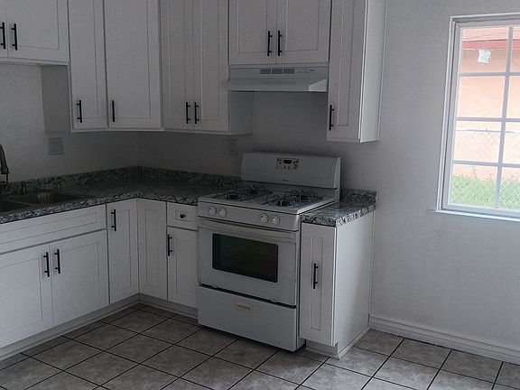 4th image of 1471 W Temple St
