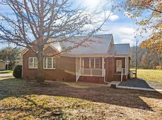 5881 Hidden Oaks Ln, Clover, SC 29710