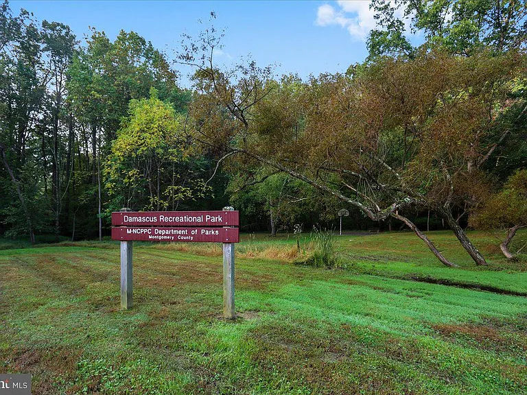 10417 Carlyn Ridge Rd — Photo 35