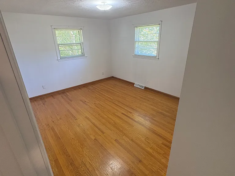 4325 Kentuck Rd — Photo 9