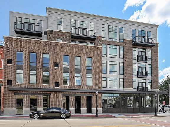 4th image of 102 N Broadway APT 201