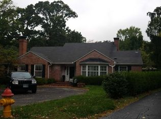 16 Willow Hill Rd, Saint Louis, MO 63124