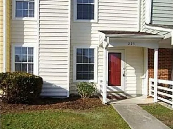 225 Whitewater Dr, Newport News, VA 23608