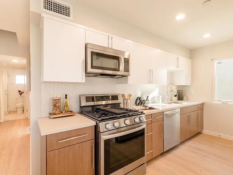 5246 Cleon Ave — Photo 8