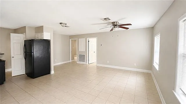 3 bed, 1.0 bath, 640 sqft, $1,000 — Photo 3