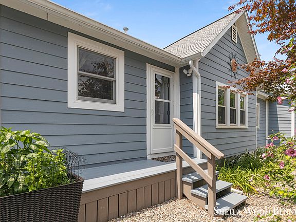 2nd image of 6741 Kitson Dr NE