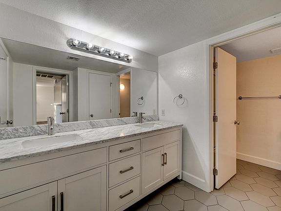 Huge bathroom in the master bedroom