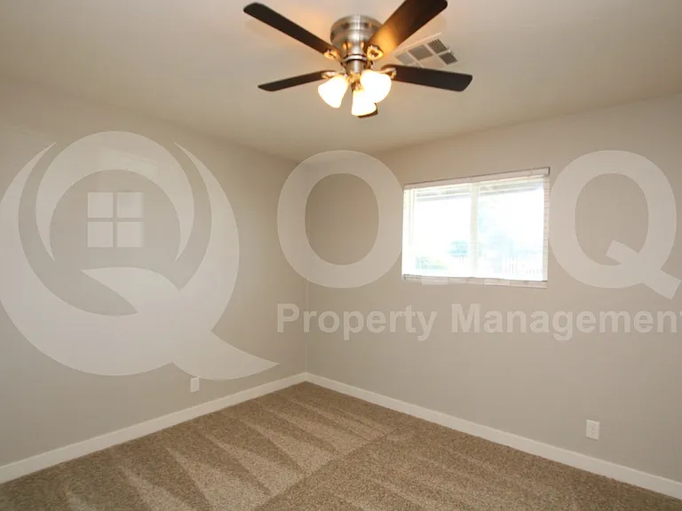 2202 W Devonshire Ave #4 — Photo 10