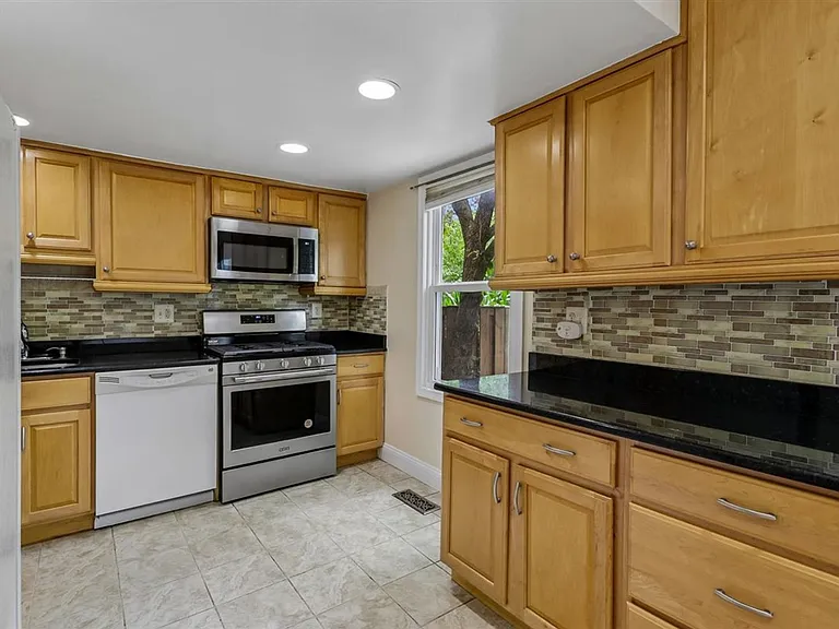 4 Kirkfield Ct — Photo 9