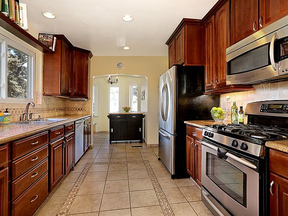 4th image of 2290 Krameria St