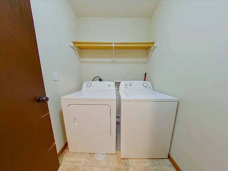 513 Brooklawn Dr — Photo 8