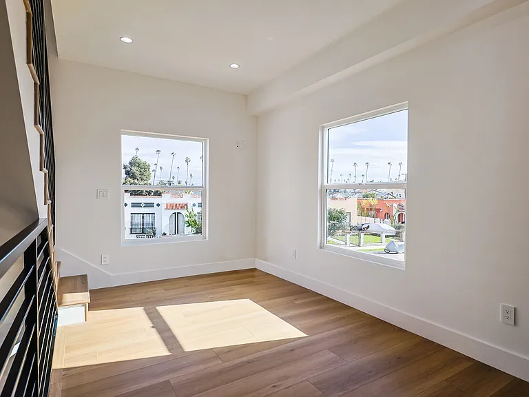1917 S Palm Grove Ave — Photo 11