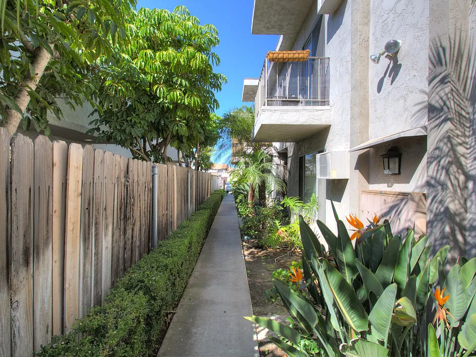 4522 Dawson Ave #3
