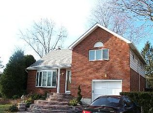 39 Marilyn Blvd, Plainview, NY 11803