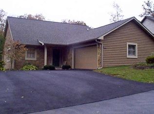 40 N Pine Hills Dr, Nashville, IN 47448