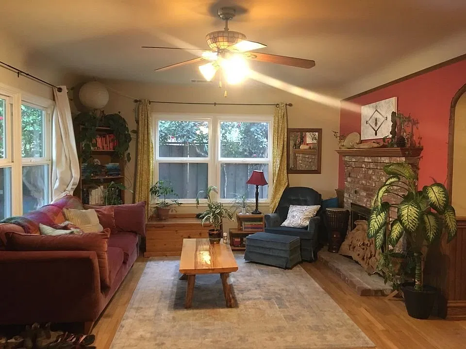 3 bed, 1409 sqft, $2,500 — Photo 2