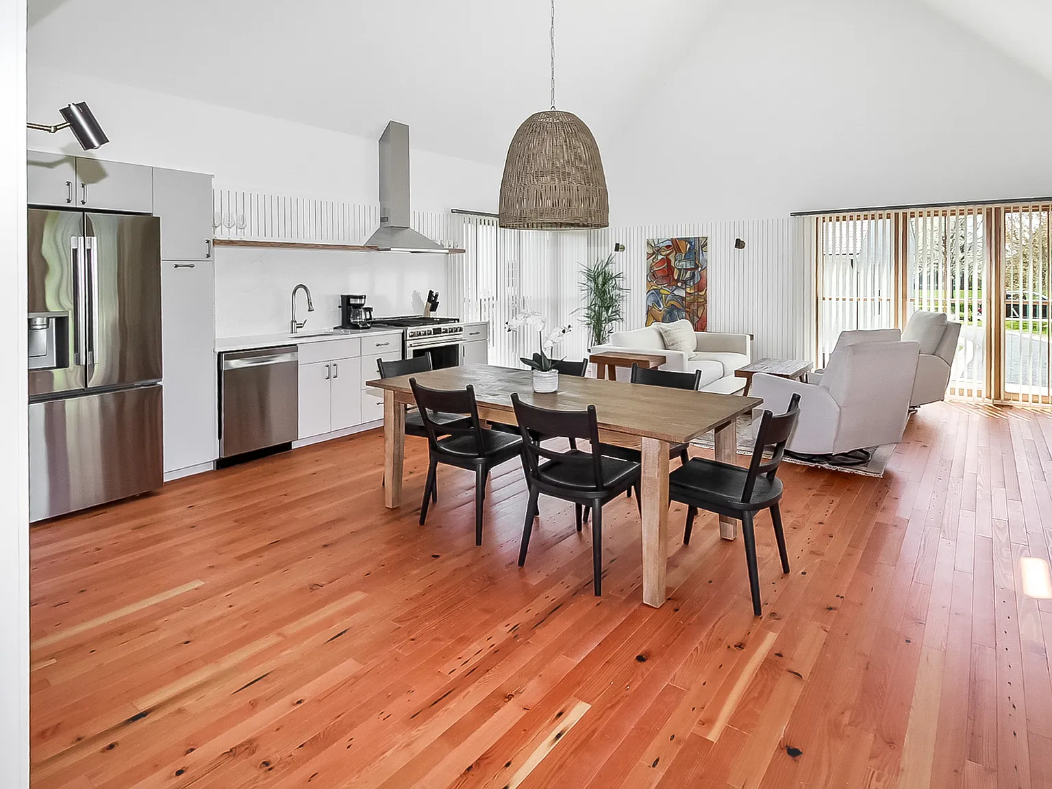 2 bed, 1300 sqft, $3,200 — Photo 3