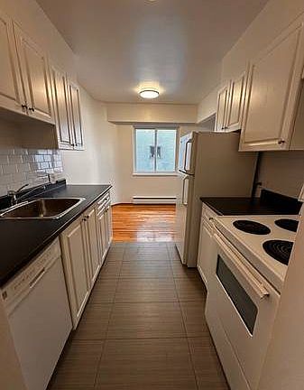5th image of 1364 W 10th Ave #202