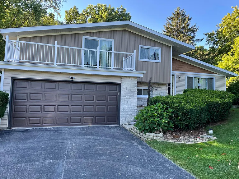 S24W22798 Morningside Dr — Photo 2