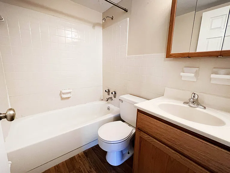 Sharondale Woods Apartments — Photo 74