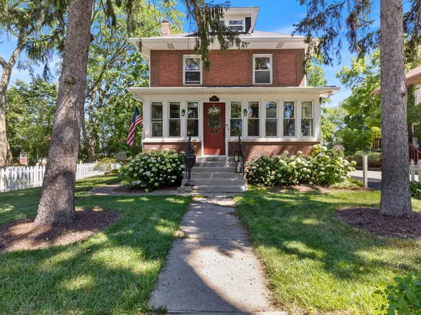 417 E Willow Ave, Wheaton, IL 60187
