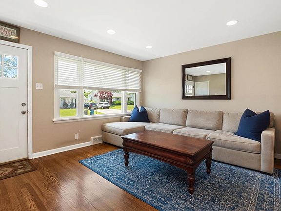 3rd image of 10225 Dandridge Dr