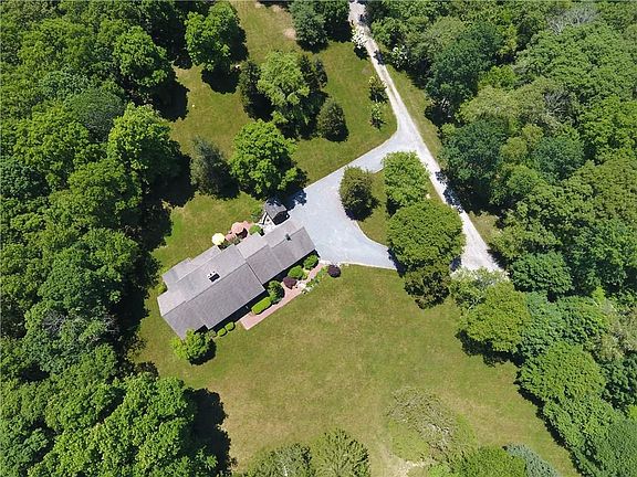 4th image of 195 Rockwood Ln
