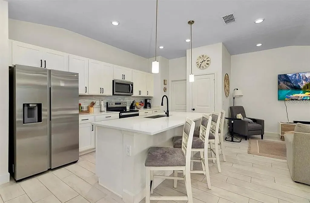 4 bed, 2.0 bath, 1627 sqft, $2,200 — Photo 4
