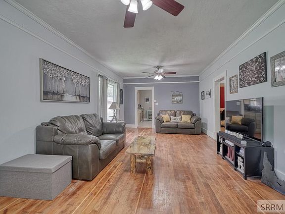 4th image of 125 E 13th St
