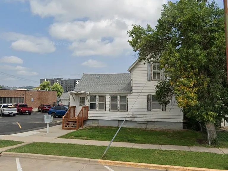 422 Columbus St — Photo 1