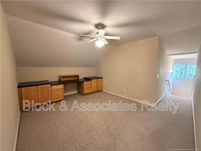 1165 Greenbriar Dr — Photo 17