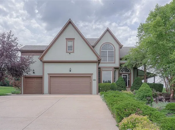 9130 Coronado Cir, De Soto, KS 66018