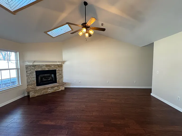 1300 Yorkshire Dr — Photo 6