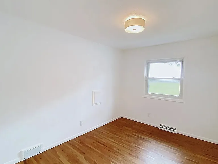 3044 Buchanan St NE — Photo 9