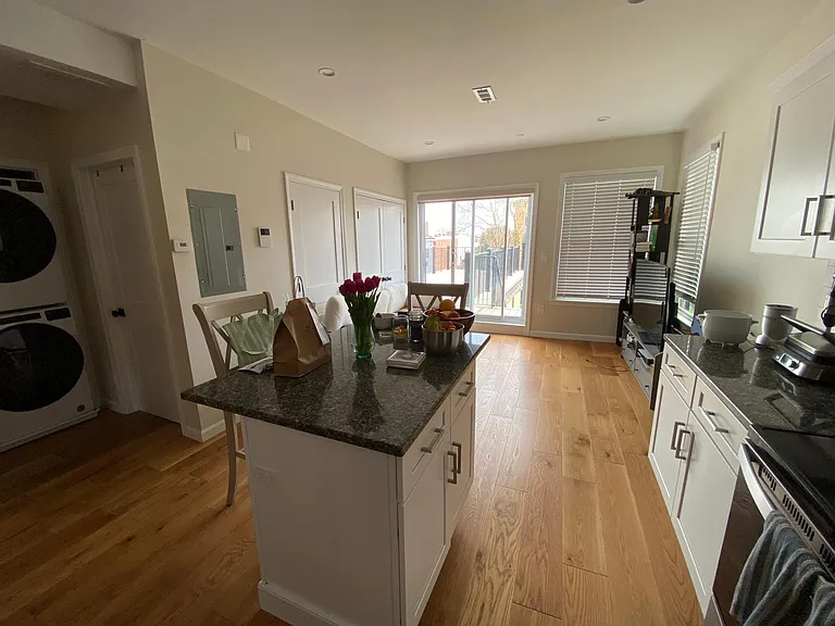 43 Monmouth St #3 — Photo 14
