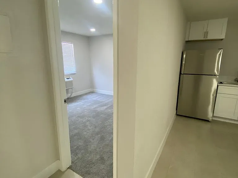 1509 E Harmon Ave — Photo 28