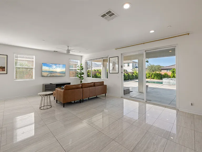 50105 Rocamora St — Photo 7