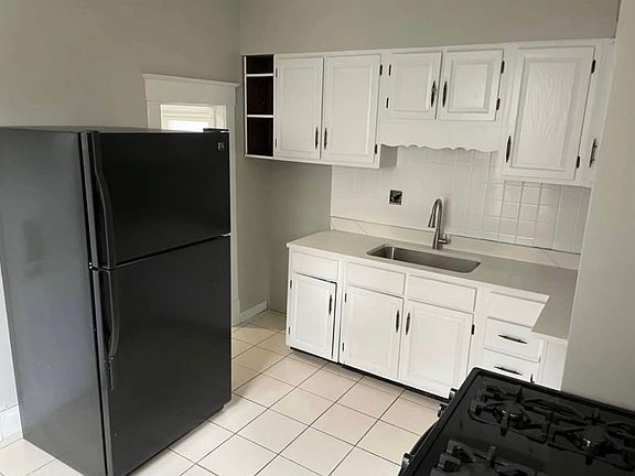 2nd image of 3016 Gilboa Ave