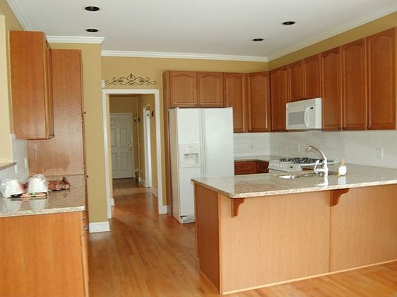 Eat In Area, all appliances stay