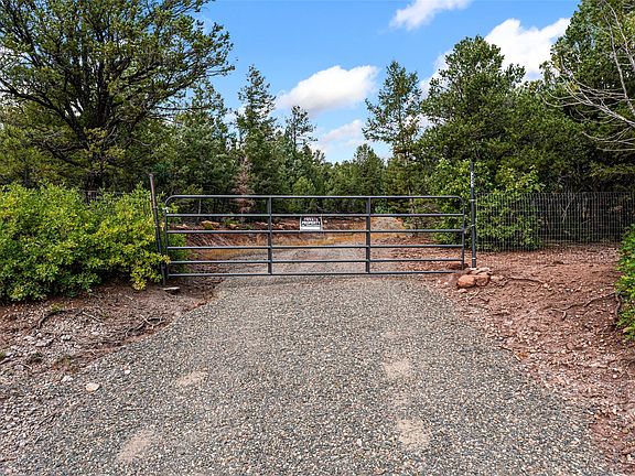 2nd image of 285 La Cueva Rd